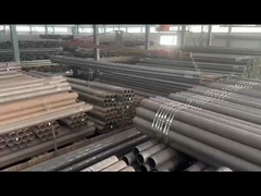 Загрузка труб на складе